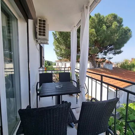 A&e With Sea View Apartment
