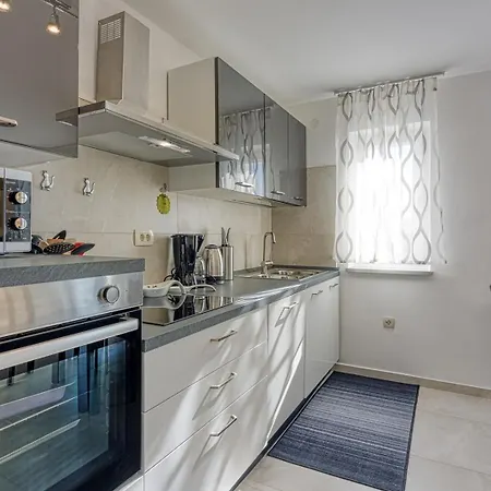 A&e With Sea View Apartment *