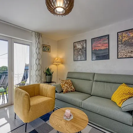 A&e With Sea View Apartment