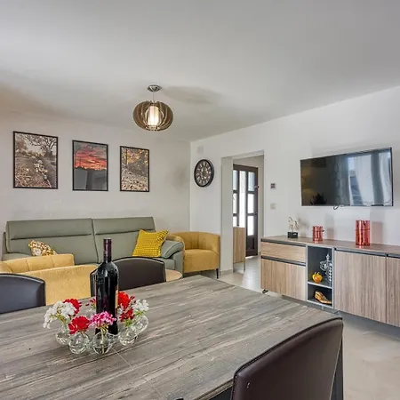 Apartment A&e With Sea View Tar-Vabriga