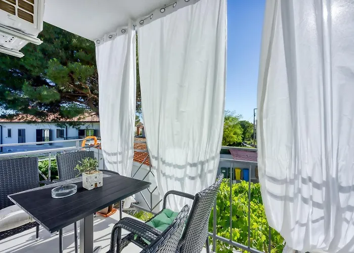 A&e With Sea View Tar-Vabriga